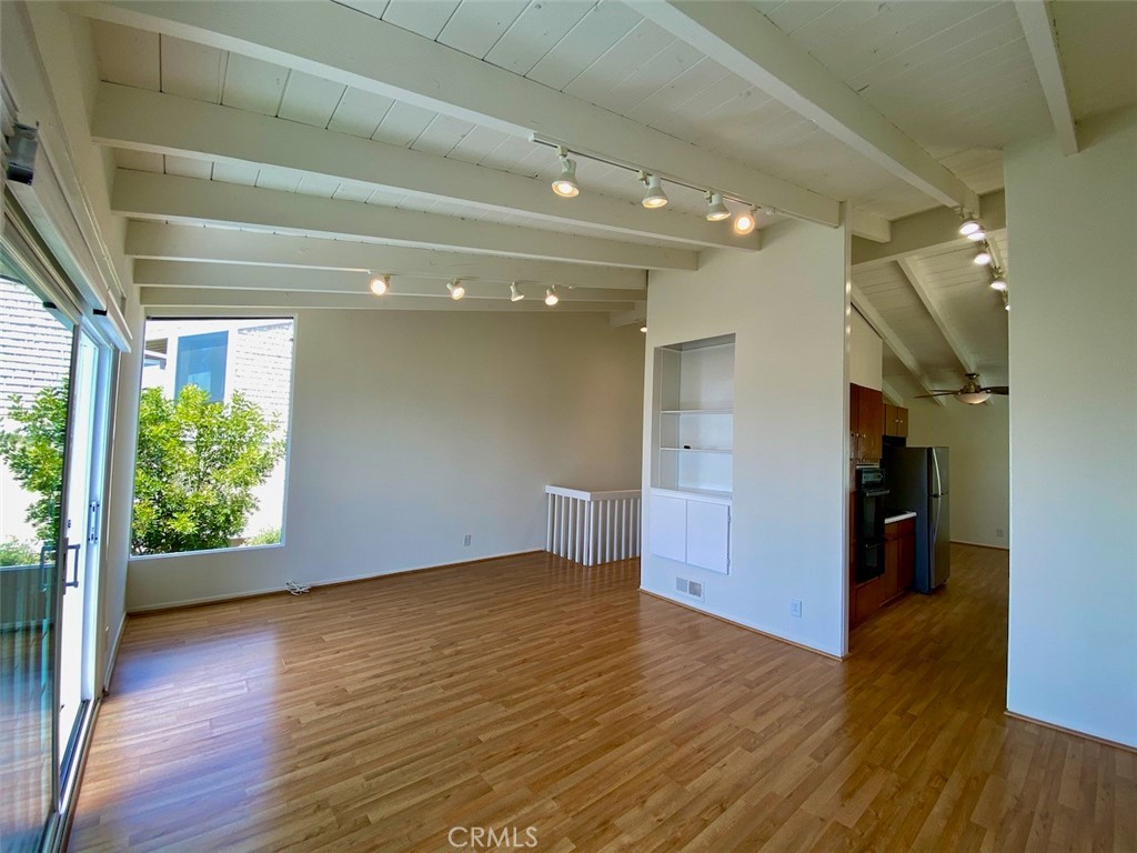 995 La Mirada Street