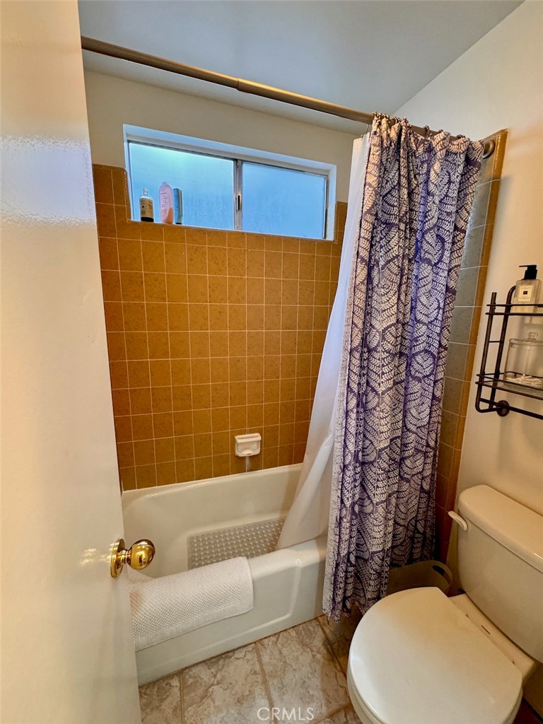 995 La Mirada Street