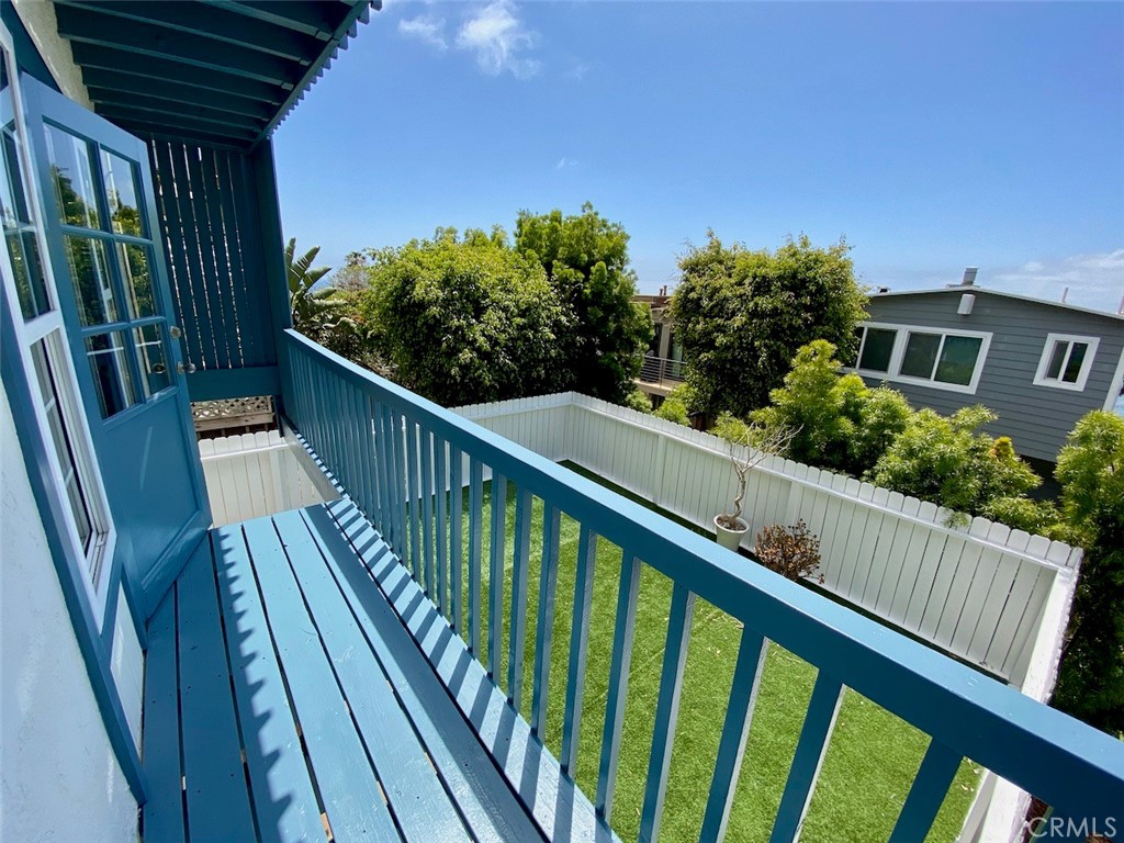 995 La Mirada Street