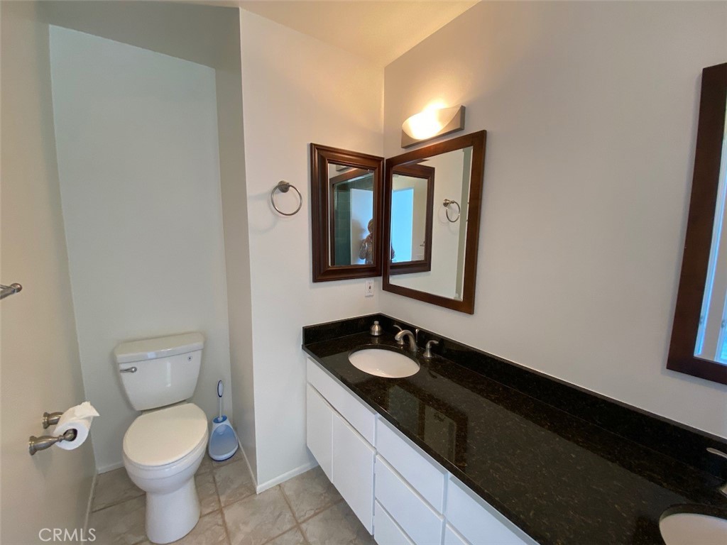 995 La Mirada Street