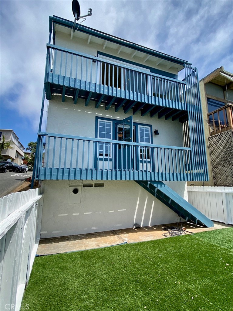 995 La Mirada Street