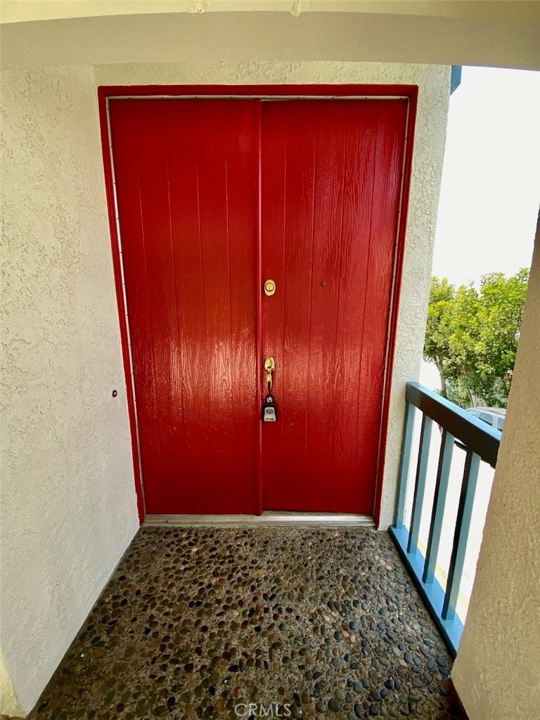 995 La Mirada Street