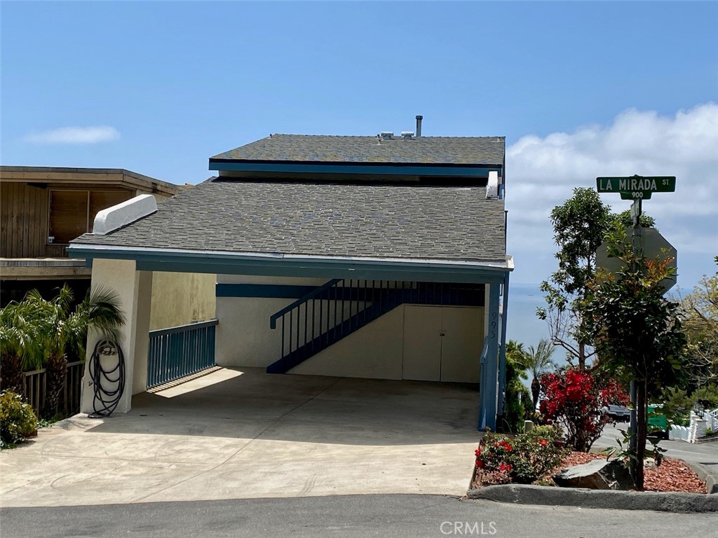 995 La Mirada Street
