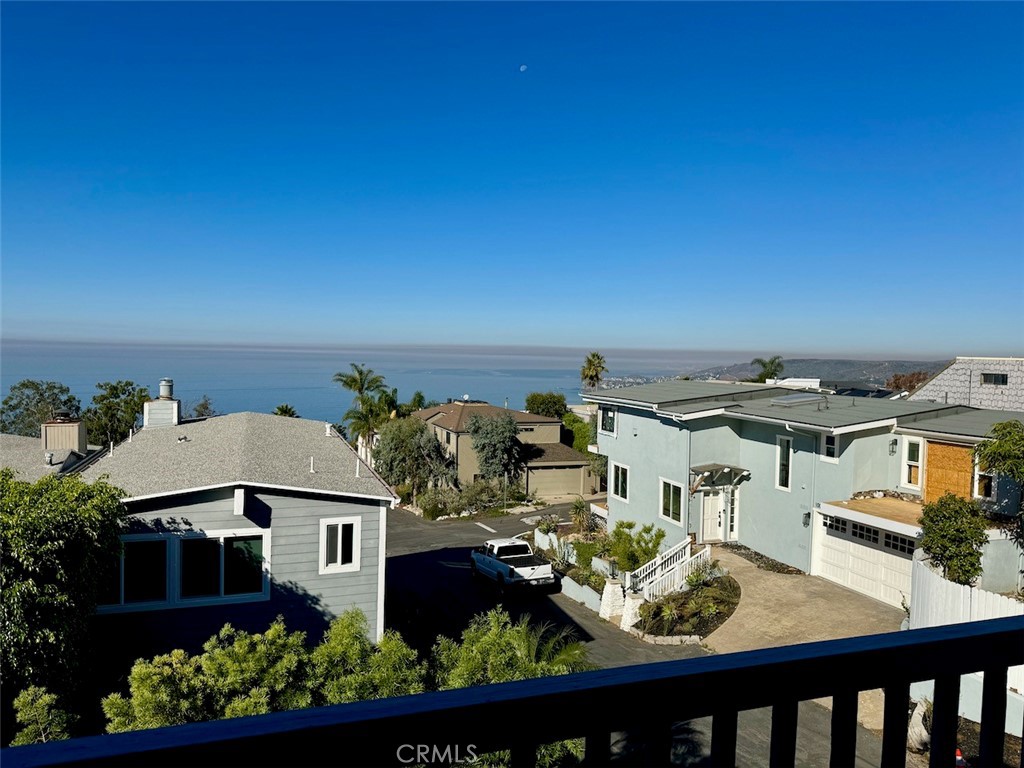 995 La Mirada Street