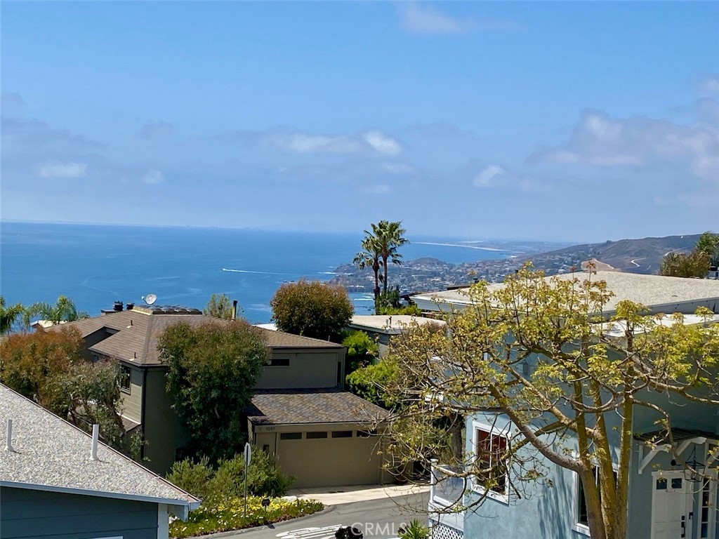 995 La Mirada Street