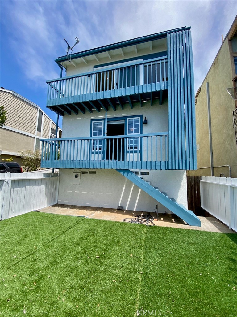 995 La Mirada Street