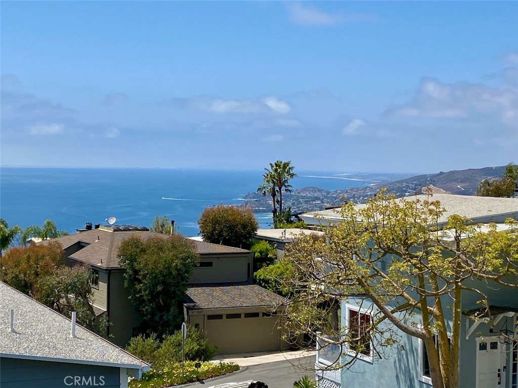 995 La Mirada Street