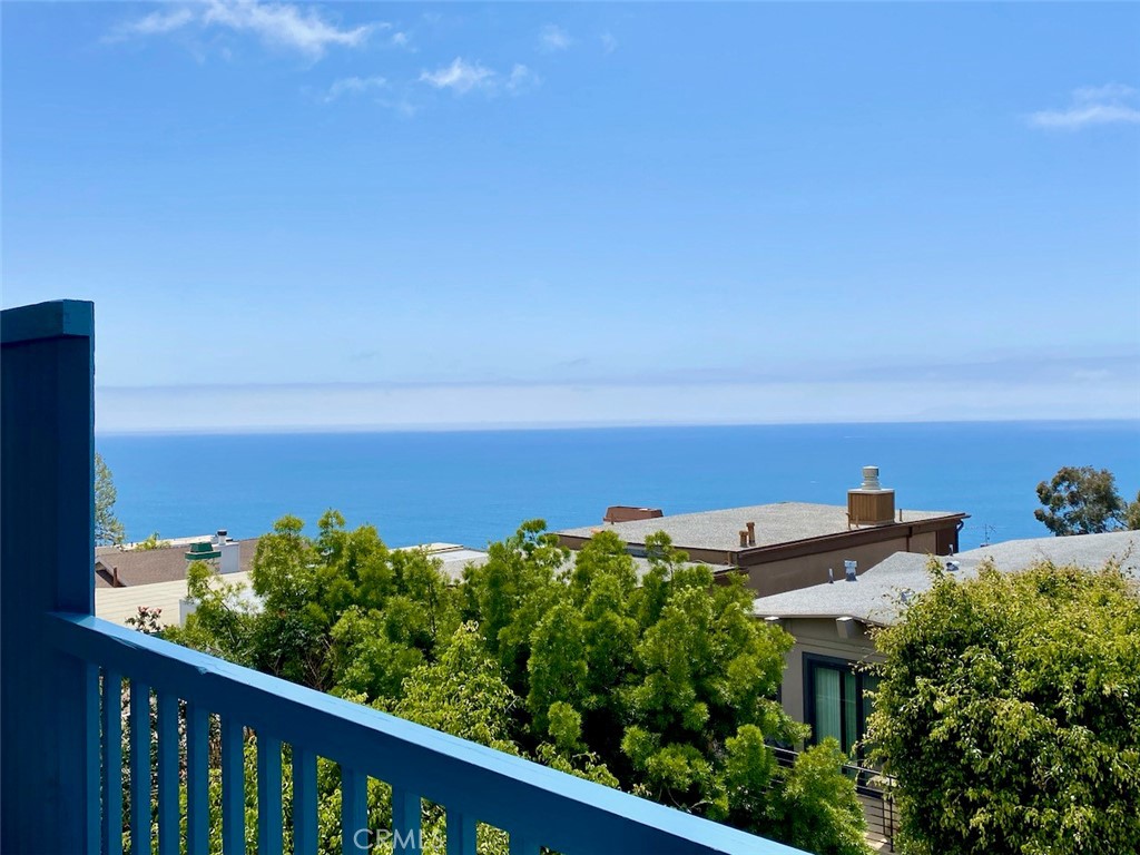 995 La Mirada Street