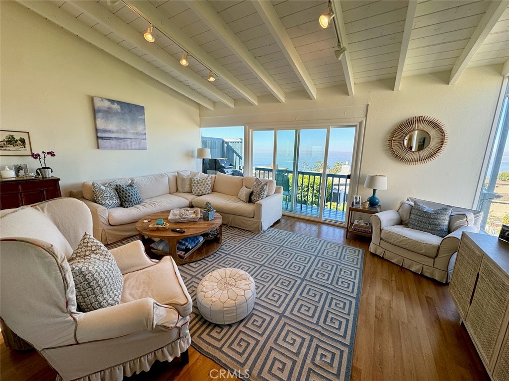 995 La Mirada Street