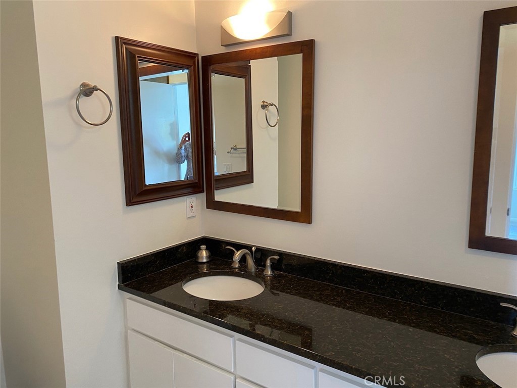 995 La Mirada Street