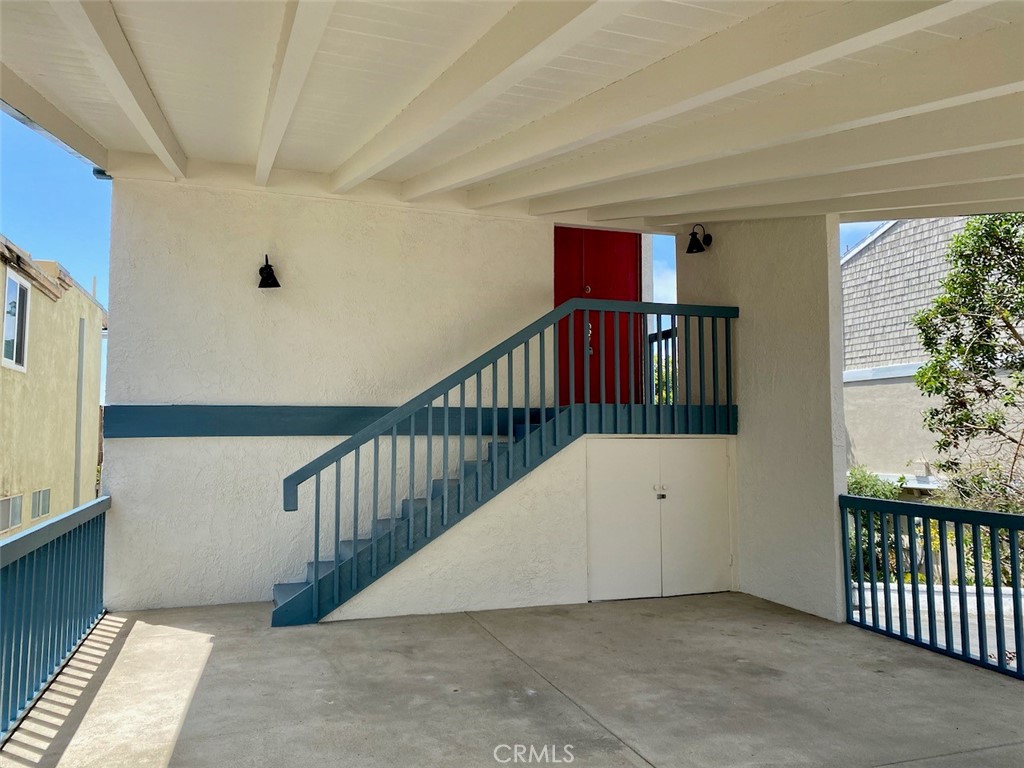 995 La Mirada Street