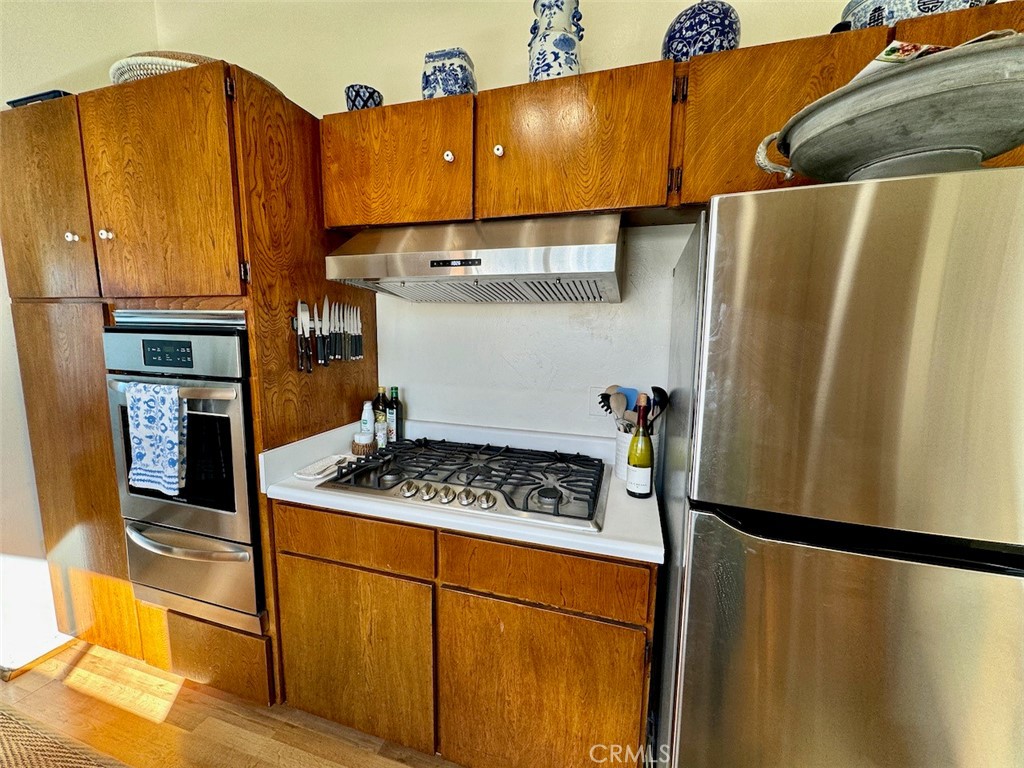 995 La Mirada Street