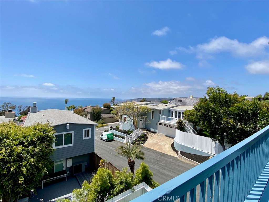 995 La Mirada Street