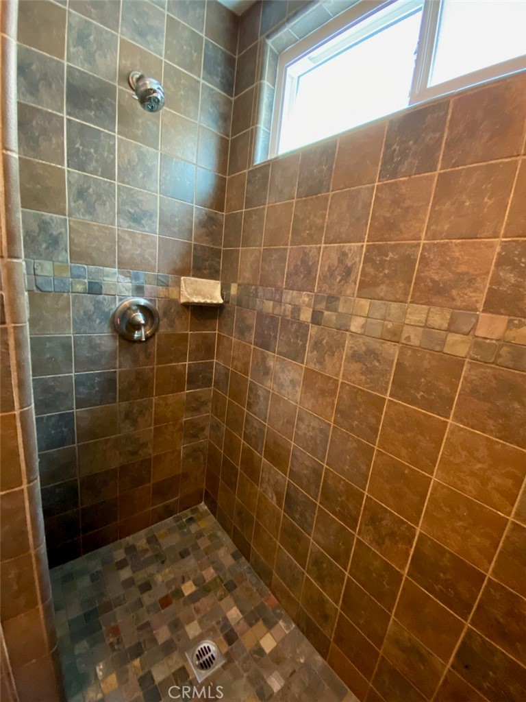 995 La Mirada Street