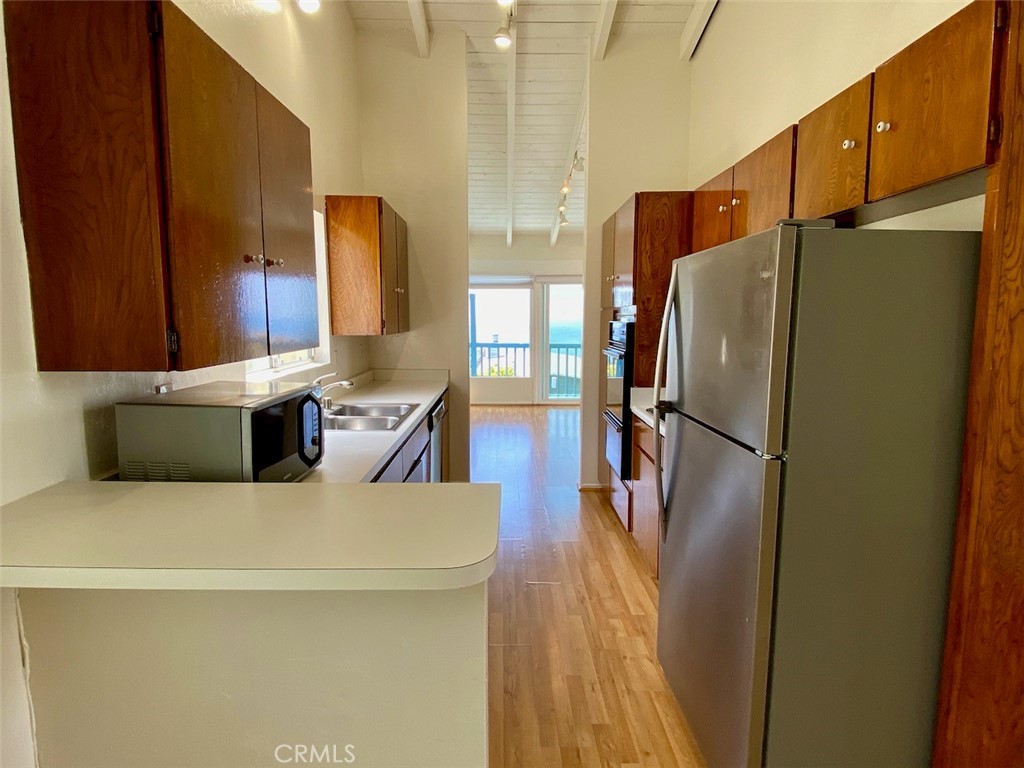 995 La Mirada Street