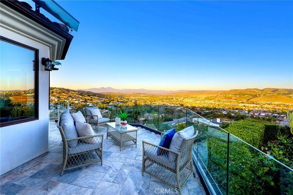 33612 Holtz Hill Road