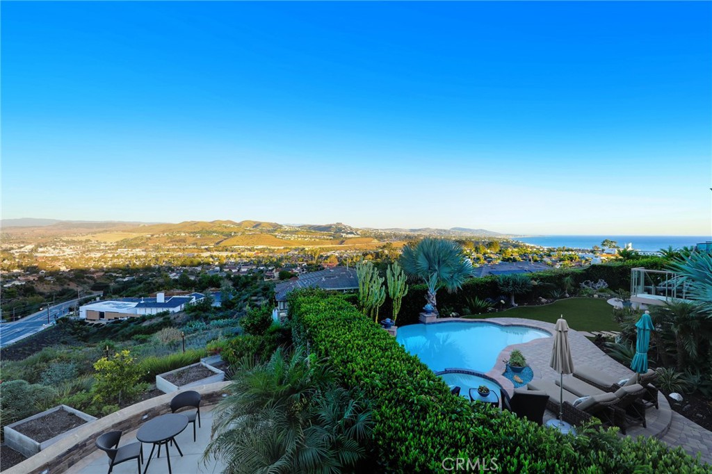 33612 Holtz Hill Road