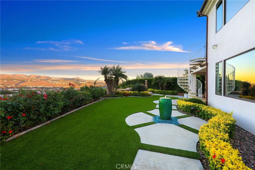 33612 Holtz Hill Road