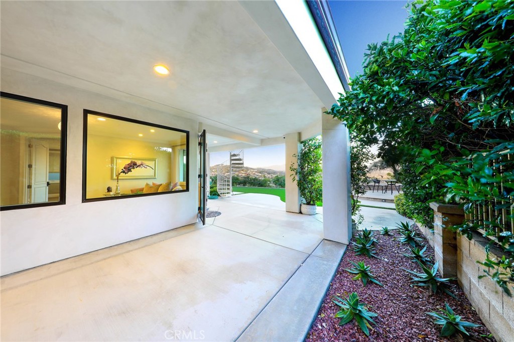 33612 Holtz Hill Road