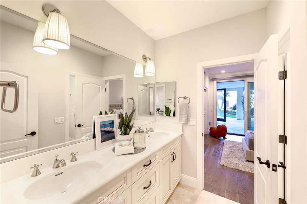 33612 Holtz Hill Road