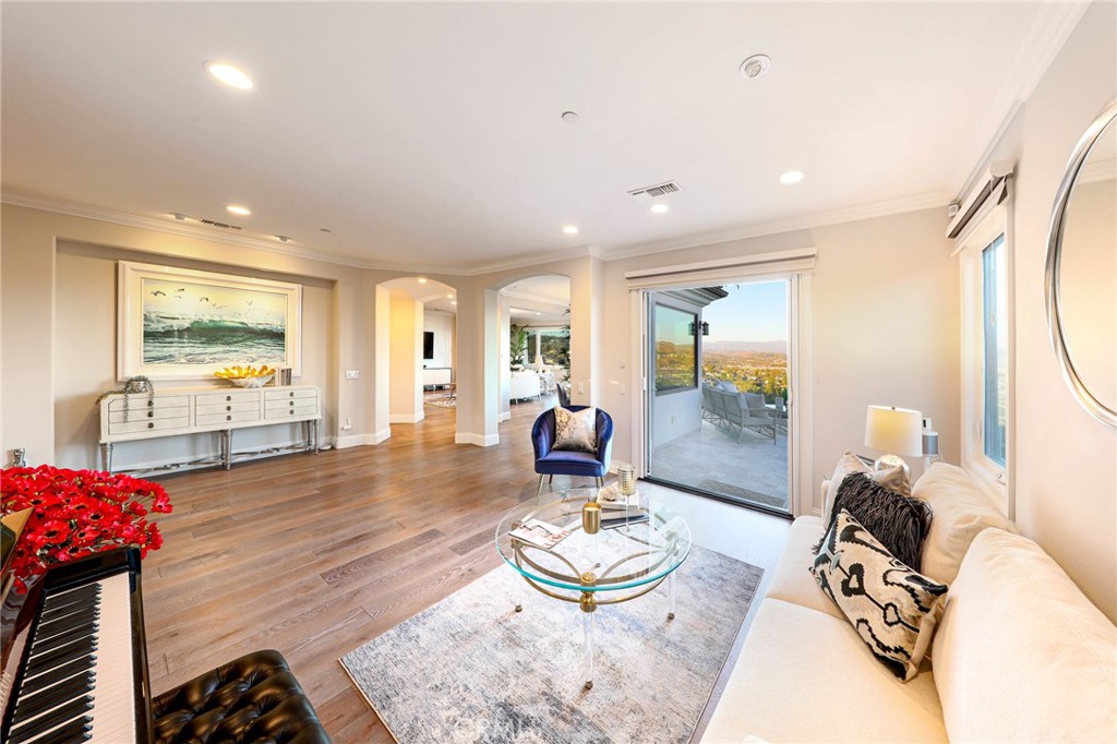 33612 Holtz Hill Road