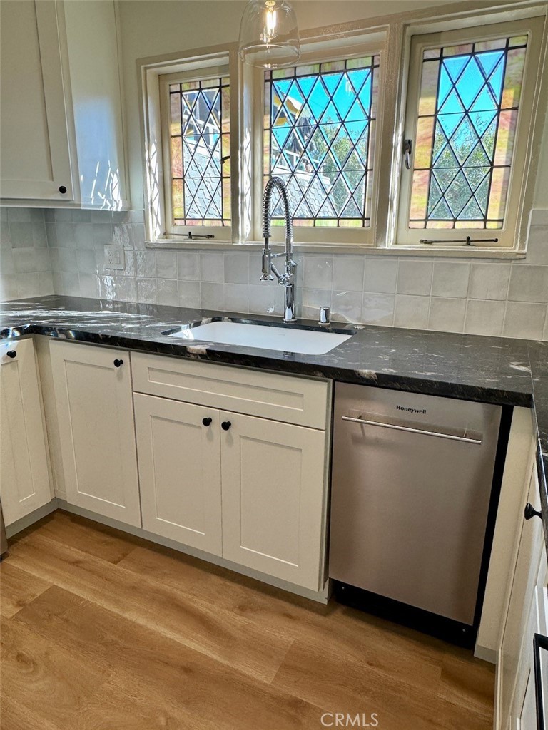 1160 Glenneyre Street