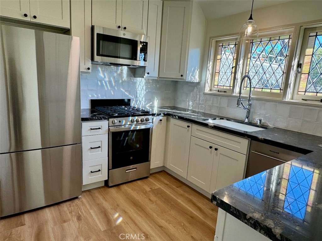 1160 Glenneyre Street