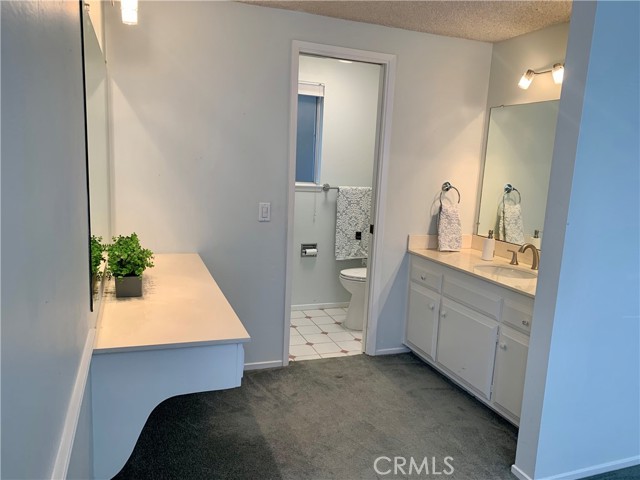 23211 Meadowbrook CIR