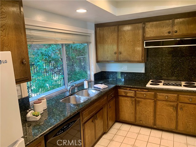 23211 Meadowbrook CIR
