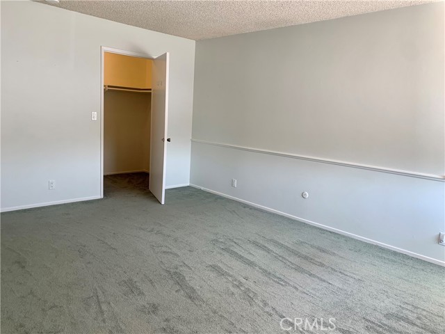 23211 Meadowbrook CIR