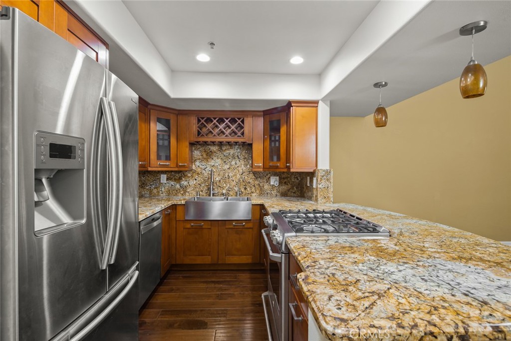 200 Pacific Coast Highway 111