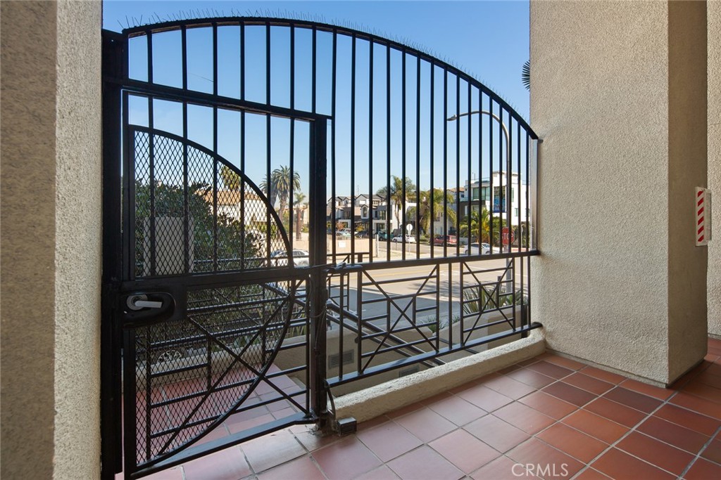 200 Pacific Coast Highway 111