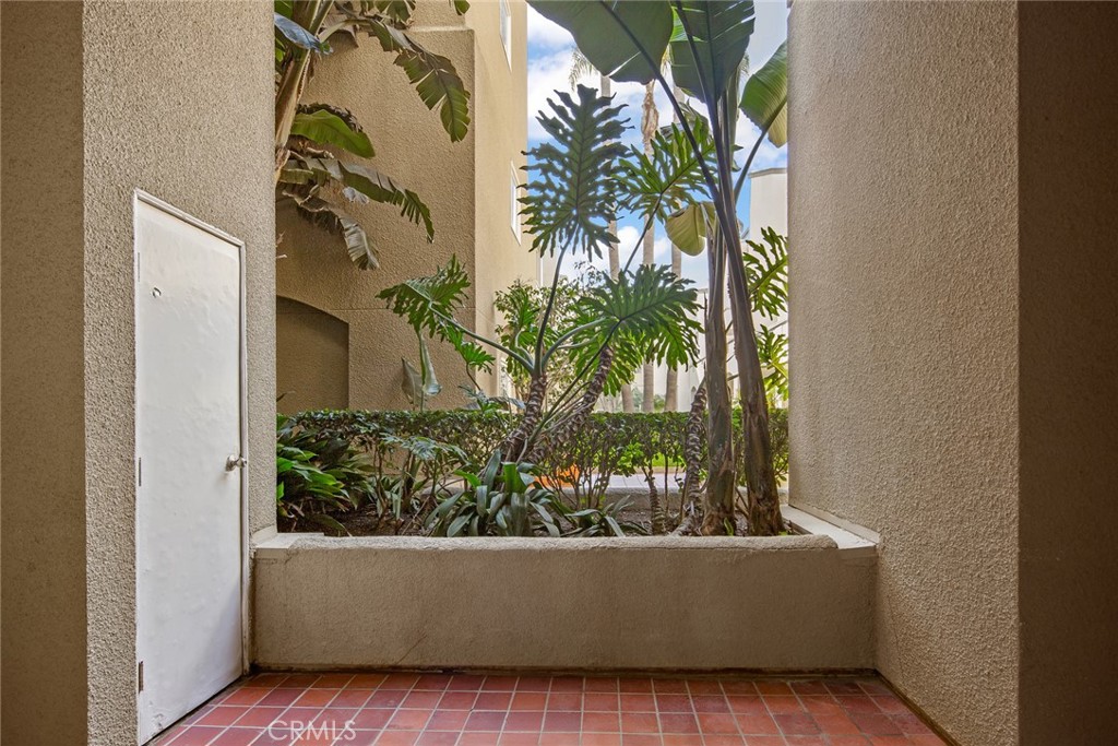 200 Pacific Coast Highway 111