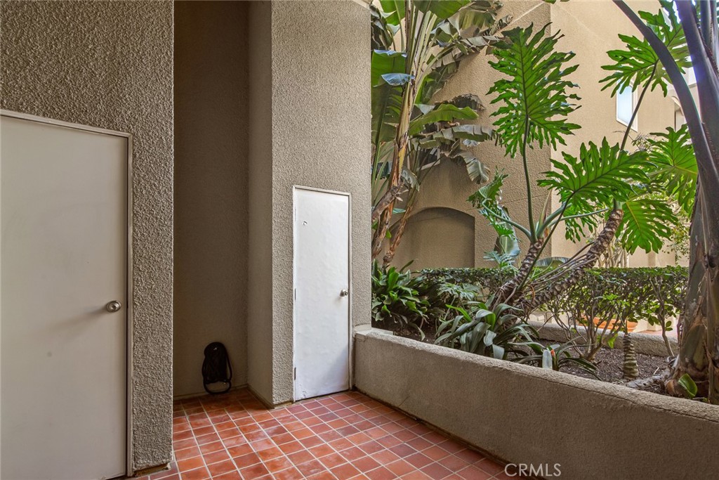 200 Pacific Coast Highway 111