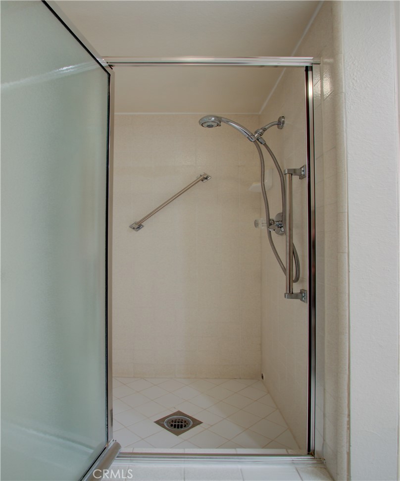 2212 Via Mariposa E B