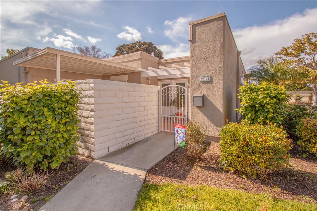 2212 Via Mariposa E B