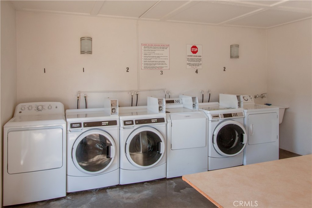 2212 Via Mariposa E B