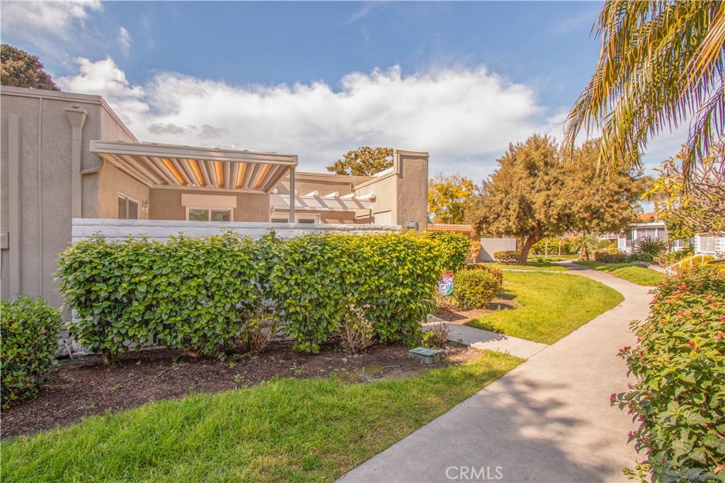 2212 Via Mariposa E B