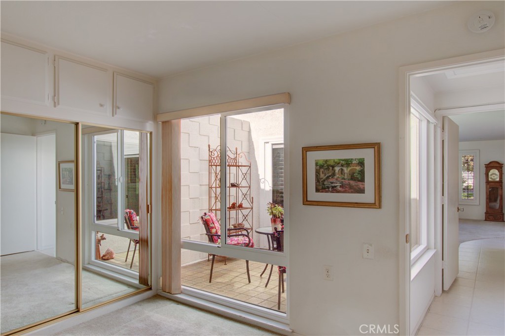 2212 Via Mariposa E B