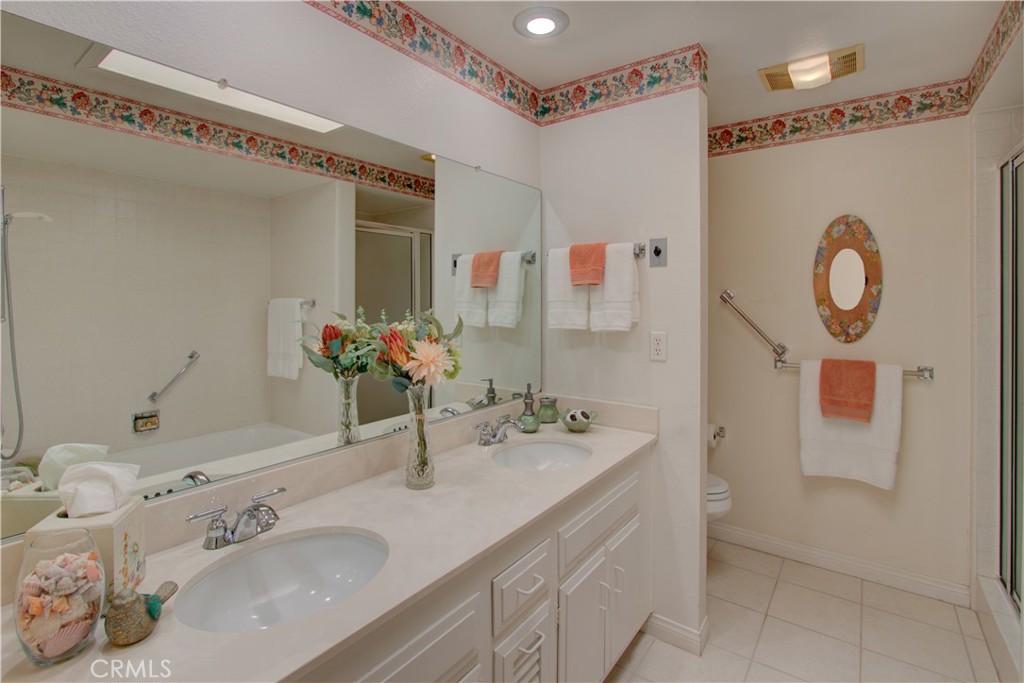 2212 Via Mariposa E B