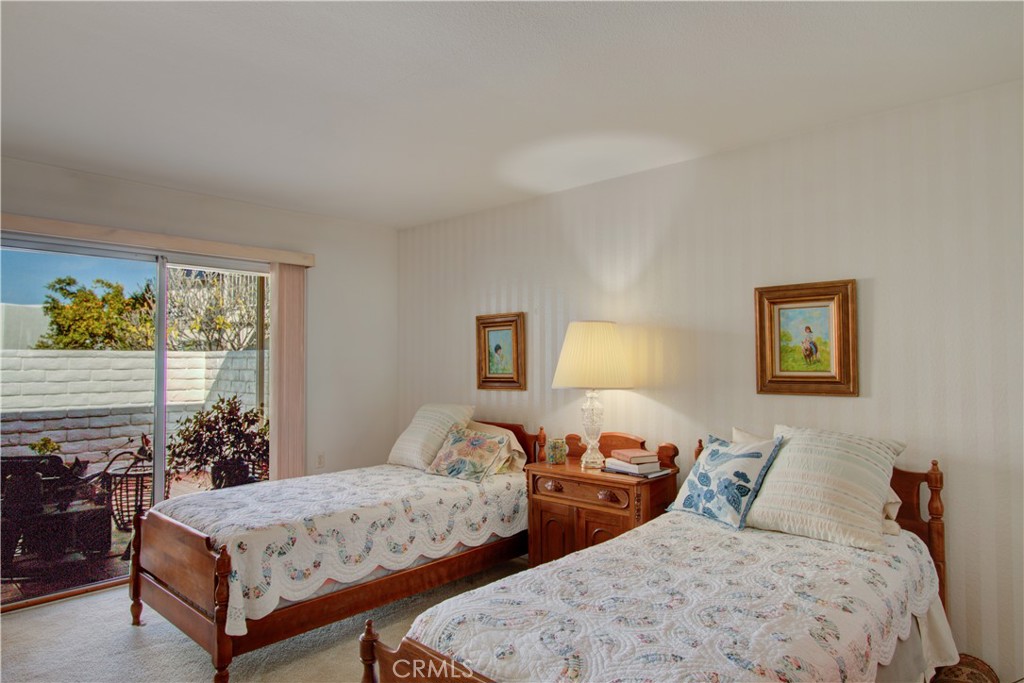 2212 Via Mariposa E B