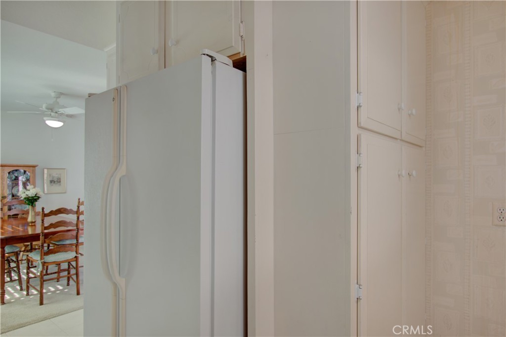 2212 Via Mariposa E B