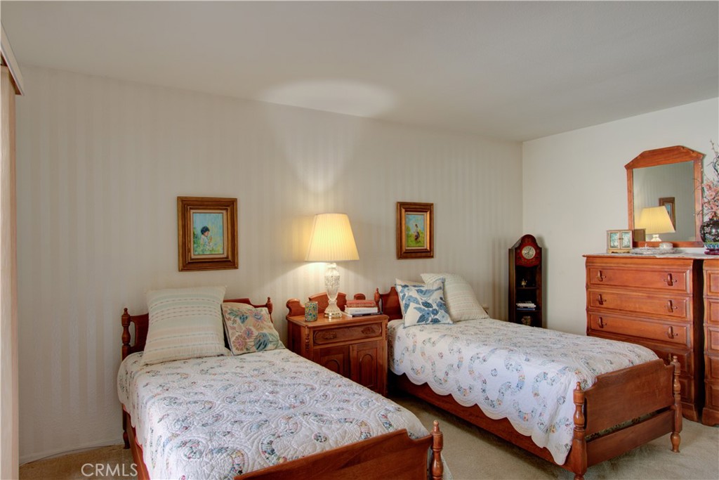 2212 Via Mariposa E B