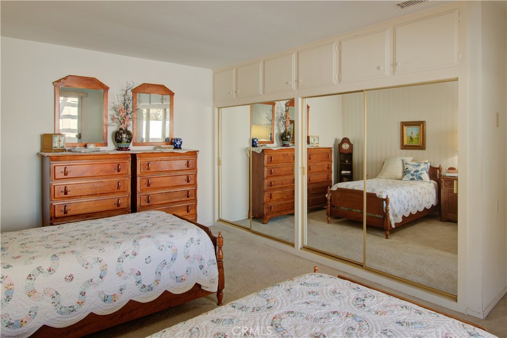 2212 Via Mariposa E B