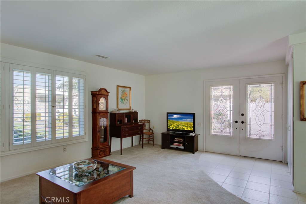 2212 Via Mariposa E B