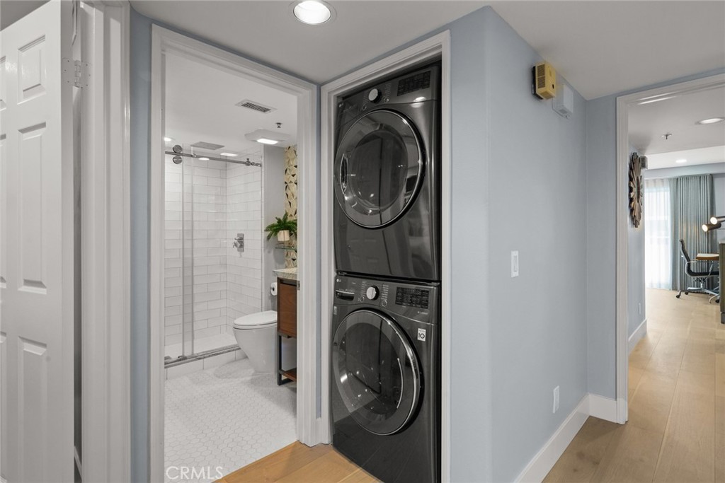 200 Pacific Coast Highway 211