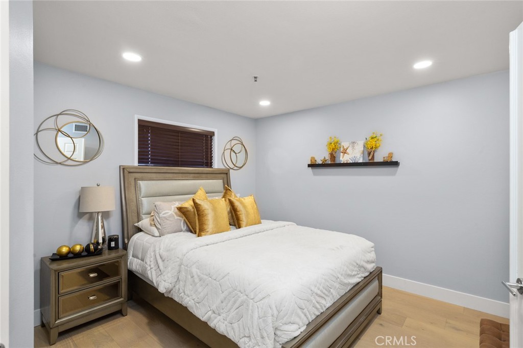 200 Pacific Coast Highway 211