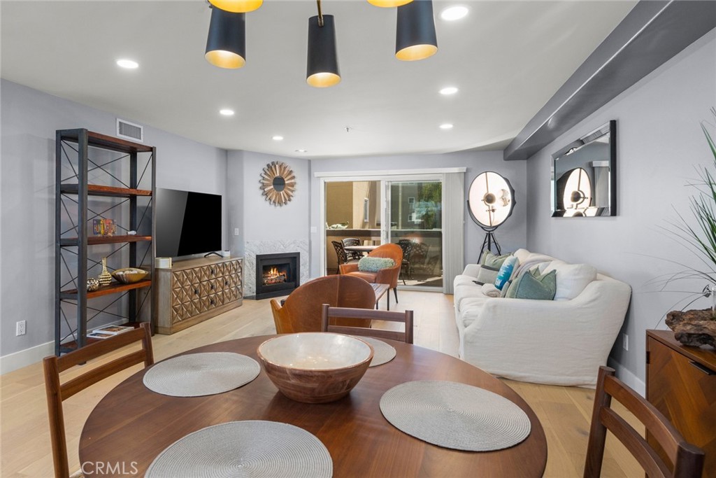 200 Pacific Coast Highway 211