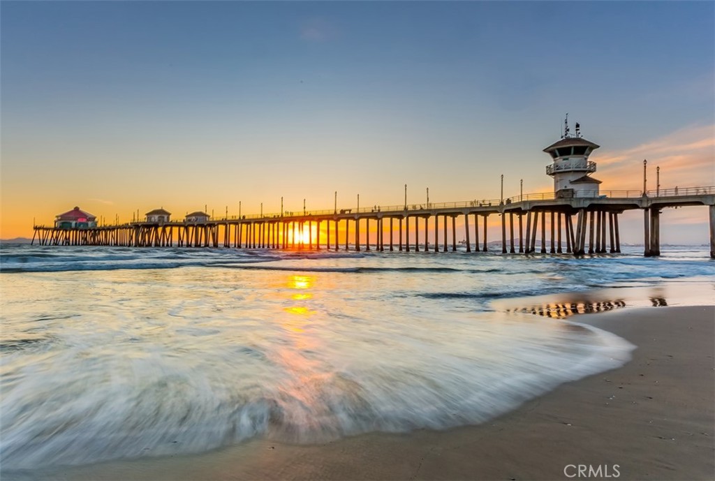 200 Pacific Coast Highway 211