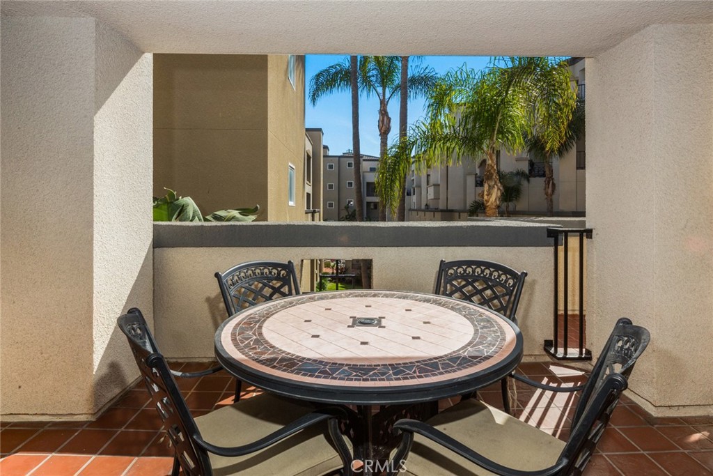 200 Pacific Coast Highway 211